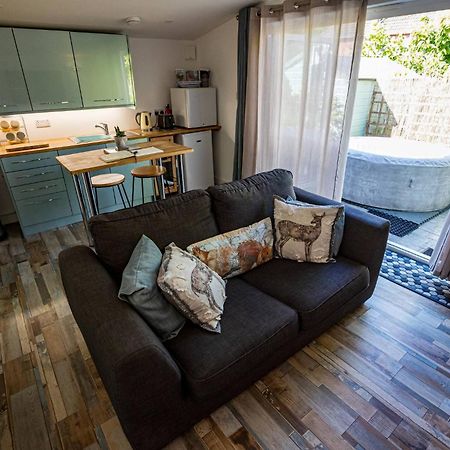 Hideaway Cabin For Two On Edge Of New Forest Hinton  Eksteriør bilde
